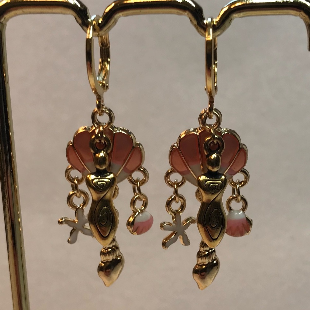 “Birth of Venus" Aphrodite Greek Mythology Goddess Handmade Earrings Seashell